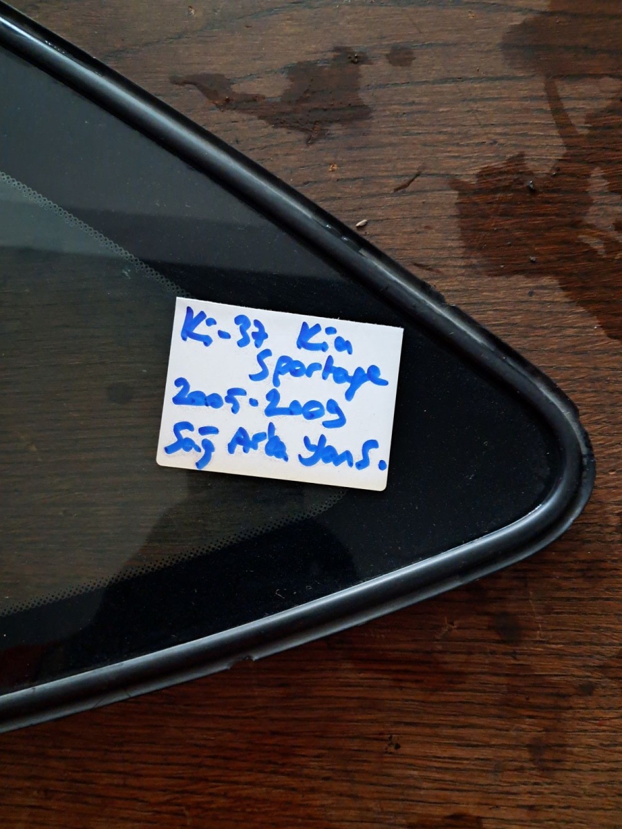 Kia 	Sportage	Sağ Arka Kelebek Camı	2005-2009	(Stok Kodu:	Ki-37)