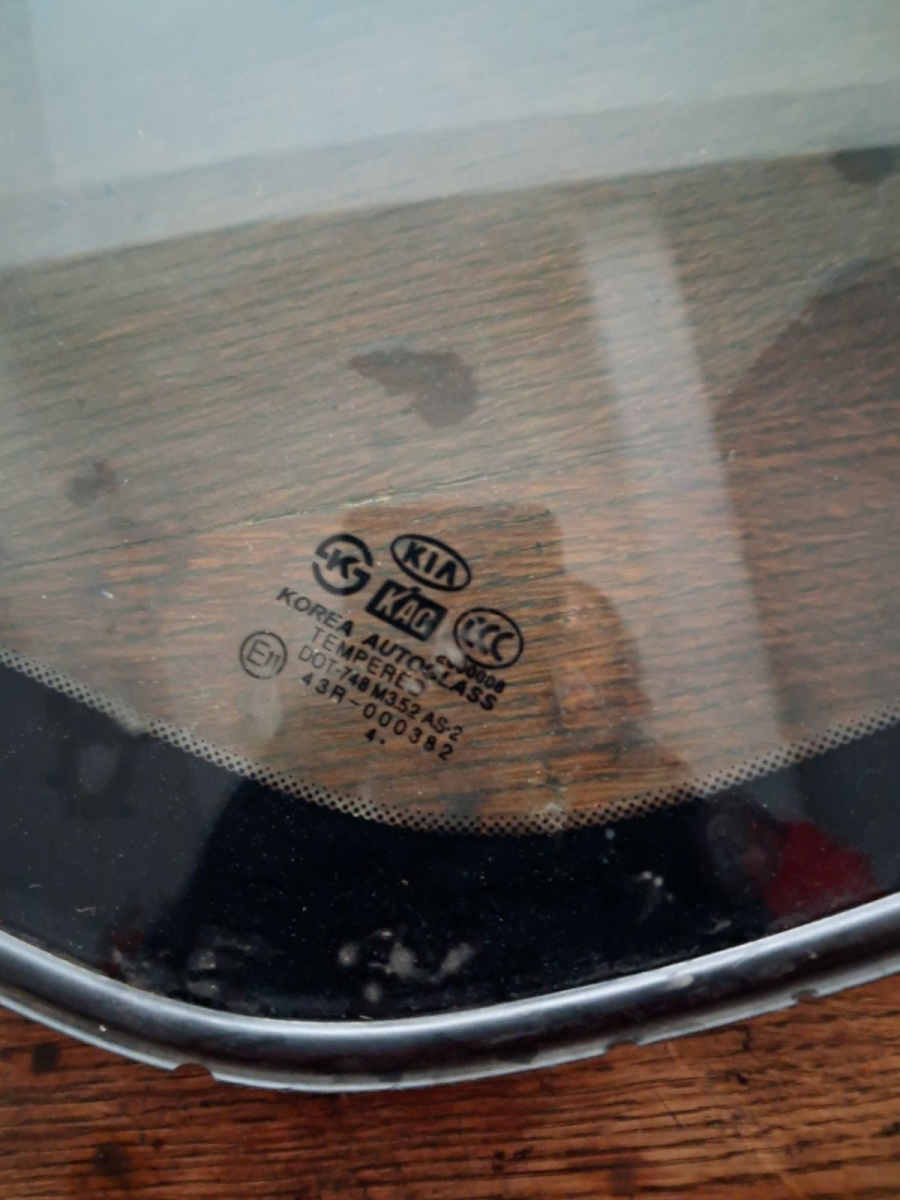 Kia 	Sportage	Sağ Arka Kelebek Camı	2005-2009	(Stok Kodu:	Ki-37)