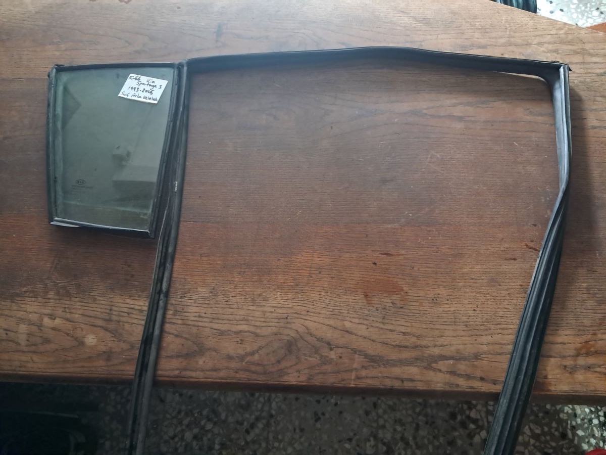 Kia 	Sportage	Sağ Arka Kelebek Camı	2006-2015	(Stok Kodu:	Ki-66)