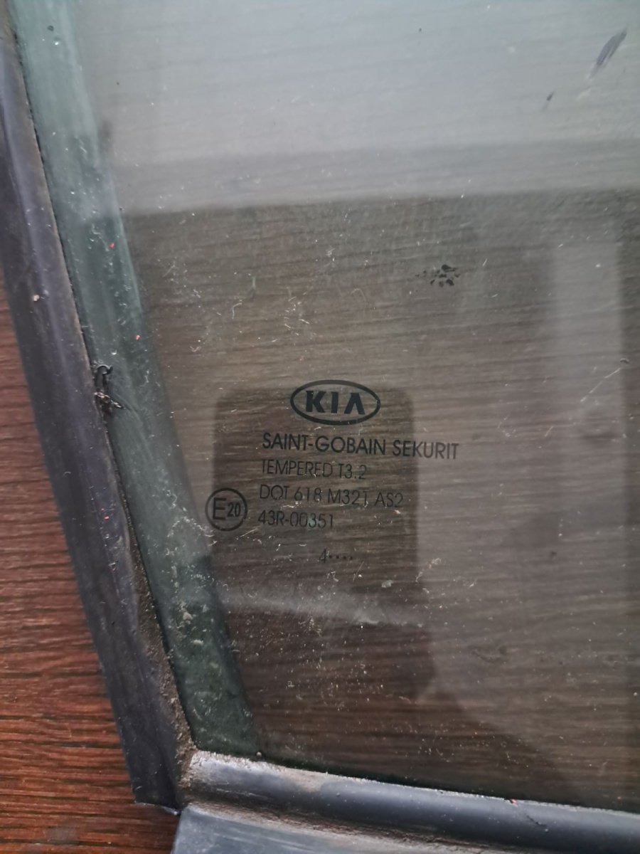 Kia 	Sportage	Sağ Arka Kelebek Camı	2006-2015	(Stok Kodu:	Ki-66)