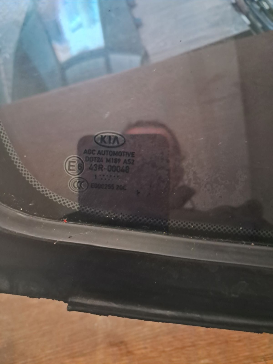 Kia 	Sportage	Sağ Arka Kelebek Camı	2015-2021	(Stok Kodu:	Ki-48)