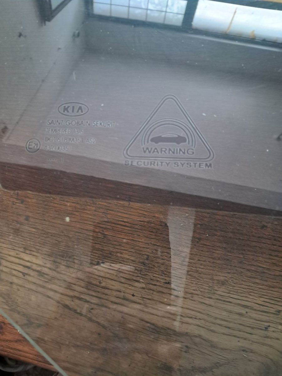 Kia	Sportage	Sağ Ön Kapı Camı	2010-2015	(Stok Kodu:	Ki-73)