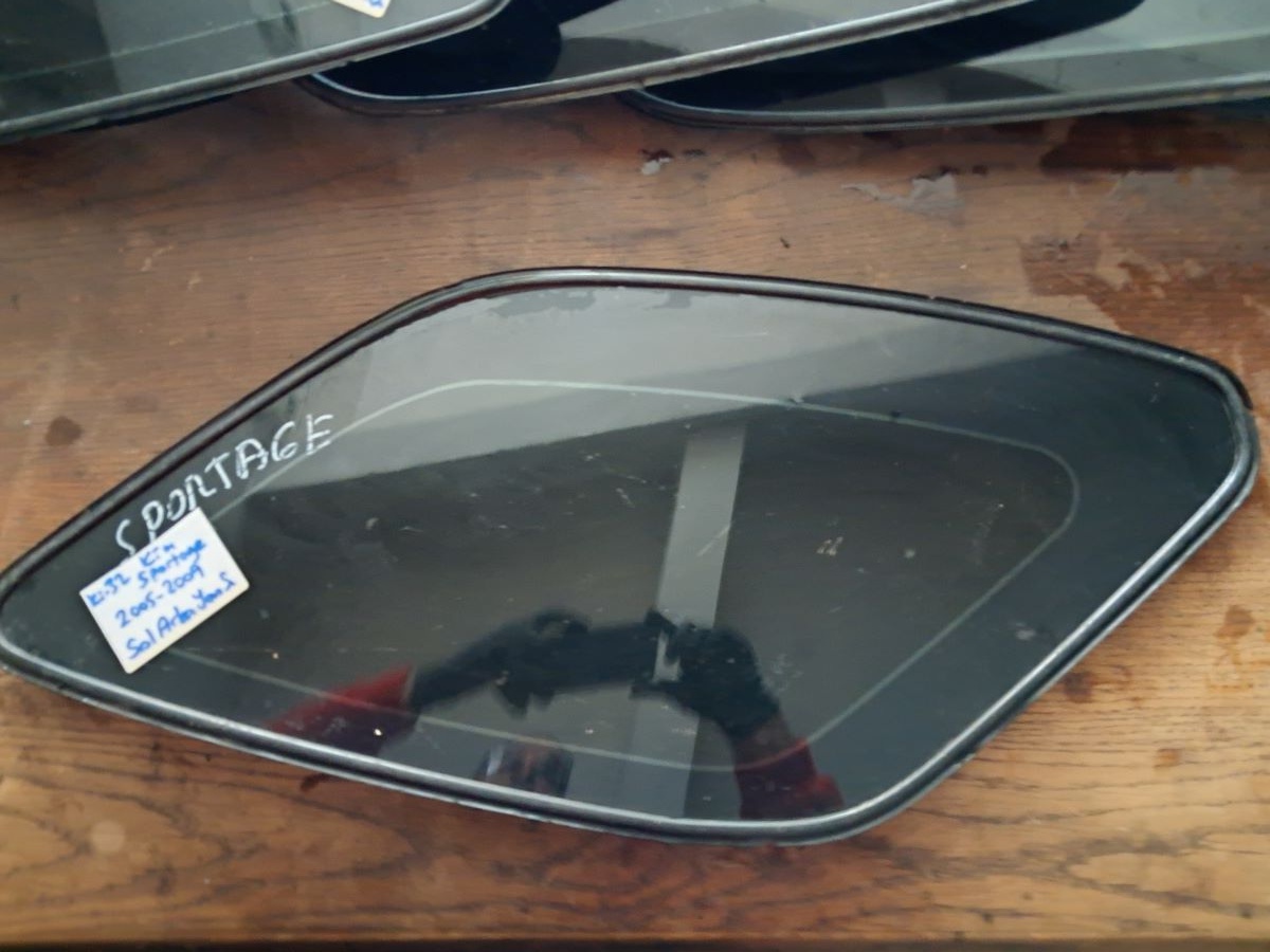 Kia 	Sportage	Sol Arka Kelebek Camı	2005-2009	(Stok Kodu:	Ki-32)