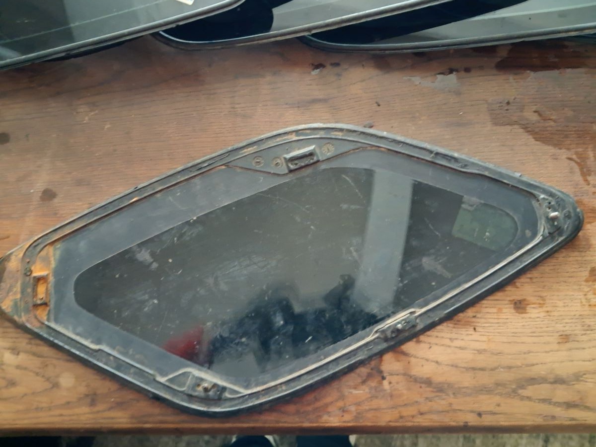 Kia 	Sportage	Sol Arka Kelebek Camı	2005-2009	(Stok Kodu:	Ki-32)