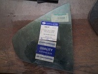 BMW E-36 (3 Serisi) 1991-1997 Sağ Arka Kelebek Camı