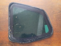 Dacia	Duster	Sağ Arka Yan Sabit	2010-	(Stok Kodu:	Da-4)