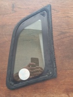 Ford	Fiesta 	Sol Arka Yan Sabit Camı	2002-2008	(Stok Kodu:	Fo-31)