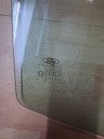 Ford	Tourneo	Sağ Ön Kapı Camı		(Stok Kodu:	Fo-7)