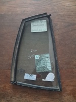 Kia 	Rio 	Sol Arka Kelebek Camı	2000-2005	(Stok Kodu:	Ki-67)