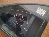 Mercedes	C Seri (205 Kasa)	Sağ Arka Kelebek Camı	2015	(Stok Kodu:	Me-11)