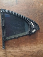 Mercedes	C Seri (205 Kasa)	Sağ Arka Kelebek Camı	2015	(Stok Kodu:	Me-11)