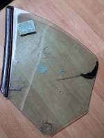 Peugeot	206 CC Cabrio	Sağ Arka Kelebek Camı 		(Stok Kodu:	Pe-8)