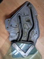 Peugeot	206 CC Cabrio	Sağ Arka Kelebek Camı 		(Stok Kodu:	Pe-9)