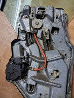 Peugeot	206 CC Cabrio	Sağ Arka Kelebek Camı 		(Stok Kodu:	Pe-9)