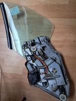 Peugeot	206 CC Cabrio	Sağ Arka Kelebek Camı 		(Stok Kodu:	Pe-9)