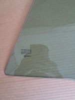 Peugeot	307 (STW)	Sağ Ön Kapı Camı	2001-2005	(Stok Kodu:	Pe-90)