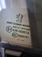 Peugeot 308 Sağ Ön Kelebek Camı (Stok Kodu: Pe-64)