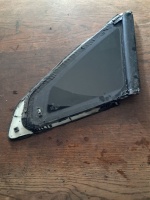 Volkswagen Arteon Sol Arka Kelebek Camı (Stok Kodu: VW-93)