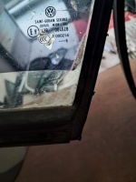 Volkswagen 	Jetta	2005-2010	Sağ Arka Kelebek Camı 	(Stok Kodu:	VW-63)