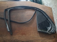 Volkswagen 	Jetta	2005-2010	Sağ Arka Kelebek Camı 	(Stok Kodu:	VW-63)