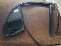 Volkswagen 	Jetta	2005-2010	Sağ Arka Kelebek Camı 	(Stok Kodu:	VW-63)