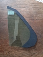 Volkswagen 	Jetta	2005-2010	Sağ Arka Kelebek Camı 	(Stok Kodu:	VW-64)