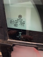 Volkswagen Tiguan II Sağ Ön Kelebek Camı (Stok Kodu: VW-95)