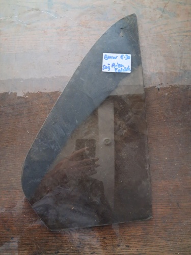 BMW E-30 Sağ Arka Kelebek Camı