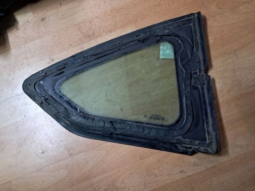 Citroen	C-4	Sol Arka Kelebek Camı 	2008-	(Stok Kodu:	Ci-36)