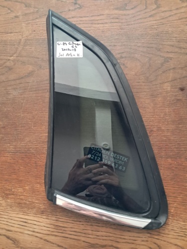 Citroen 	C-4 	Sol Arka Kelebek Camı	2010-2018	(Stok Kodu:	Ci-84)