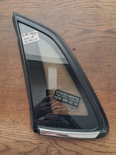 Citroen 	C-4 	Sol Arka Kelebek Camı	2010-2018	(Stok Kodu:	Ci-85)