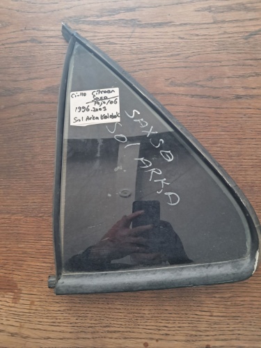 Citroen	Saxo	Sol Arka Kelebek Camı	1996-2003	(Stok Kodu:	Ci-111)