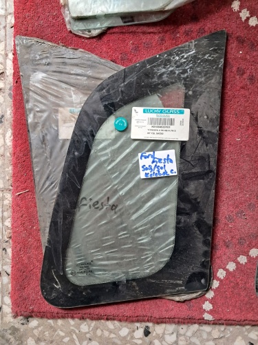 Ford Fiesta Sağ Kelebek Camı