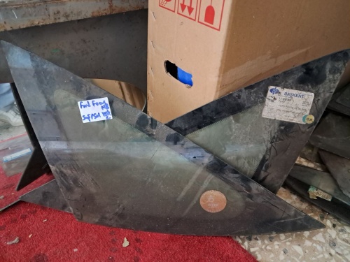 Ford Focus HB Sağ-Sol Arka Kelebek Camı