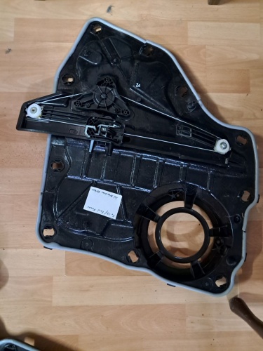 Ford	Focus IV	Sol Arka Cam Krikosu		(Stok Kodu:	Fo-25)