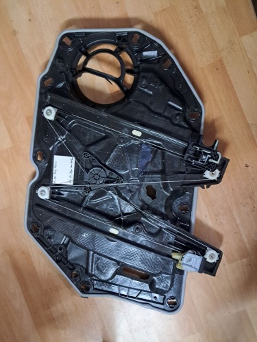 Ford	Focus IV	Sol Ön Cam Krikosu		(Stok Kodu:	Fo-26)