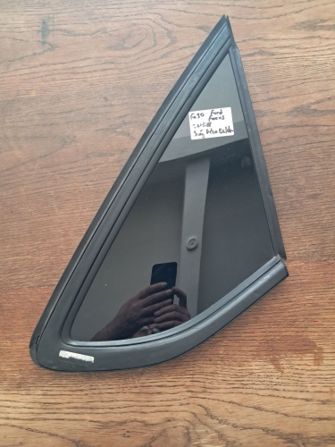 Ford	Focus 	Sağ Arka Kelebek Camı	2015-2018	(Stok Kodu:	Fo-30)