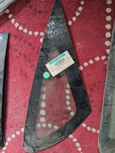 Ford Focus Sedan Sağ Arka Kelebek Camı