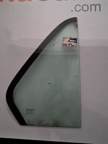 Honda Accord Sağ Arka Kelebek Camı