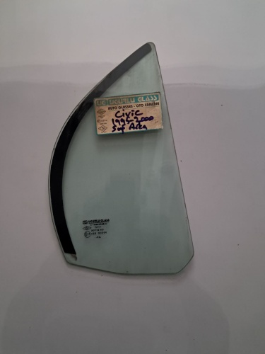 Honda Civic Sağ Arka Kelebek Camı