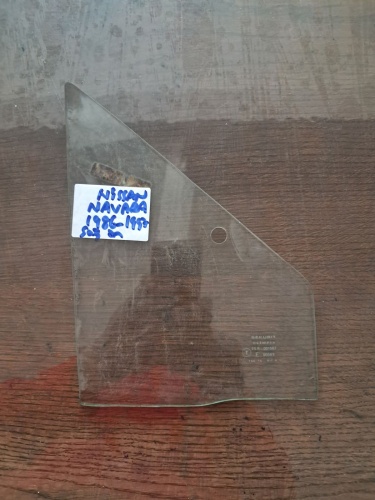 Nissan Navara Sağ Ön kelebek Camı