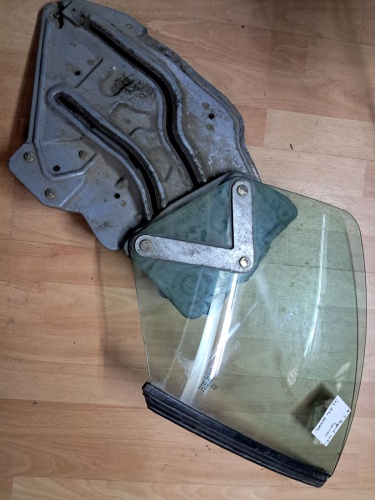 Peugeot	206 CC Cabrio	Sağ Arka Kelebek Camı 		(Stok Kodu:	Pe-9)