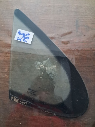 Peugeot 207 Sağ Ön Kelebek Camı