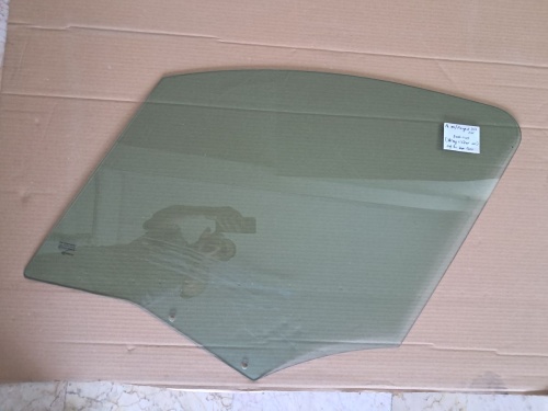 Peugeot	307 (STW)	Sağ Ön Kapı Camı	2001-2005	(Stok Kodu:	Pe-90)