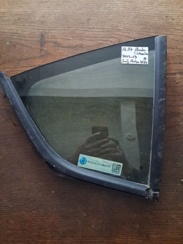 Skoda Octavia  2012-2019 Sağ Arka Kelebek Camı (Stok Kodu: Sk-77)