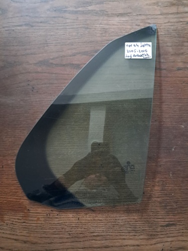 Volkswagen 	Jetta	2005-2010	Sağ Arka Kelebek Camı 	(Stok Kodu:	VW-64)