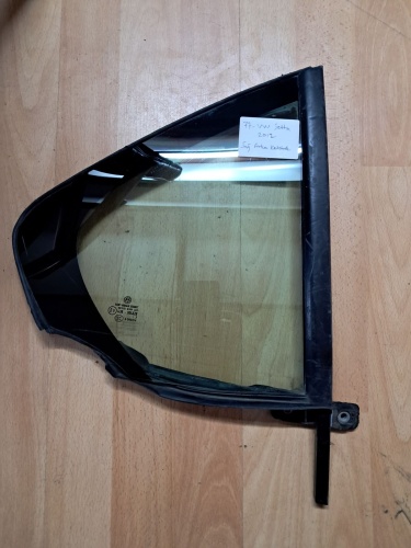 Volkswagen	Jetta Sağ Arka Kelebek Camı 2012