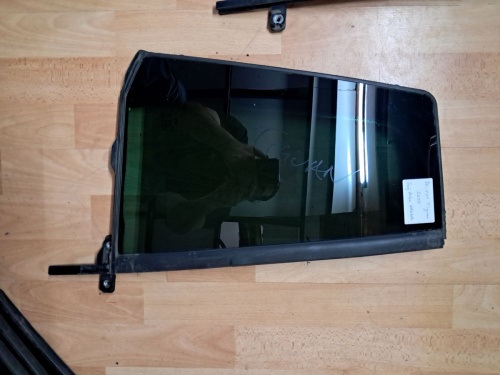 Volkswagen	Tiguan Sağ Arka Kelebek Camı (2015-21)
